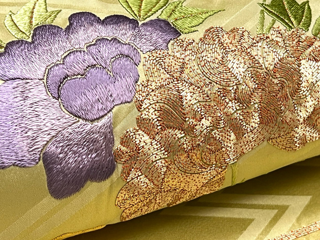 牡丹に菊文様刺繍の名古屋帯 65,000円(税込)帯22-11-51 | アンティーク