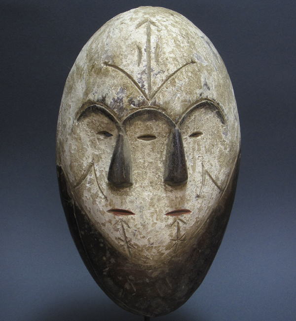 二つの顔の仮面<アフリカの仮面(木彫り)：アフリカ雑貨アザライ