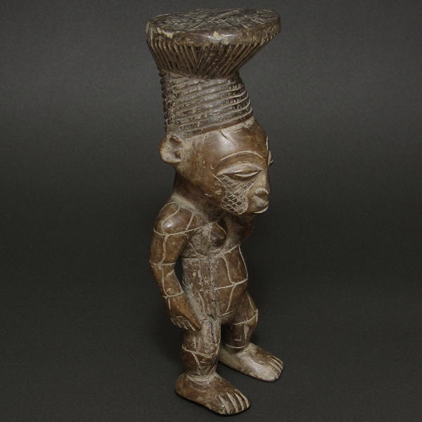 祖霊像(小)<アフリカの木彫り像：アフリカ雑貨アザライ