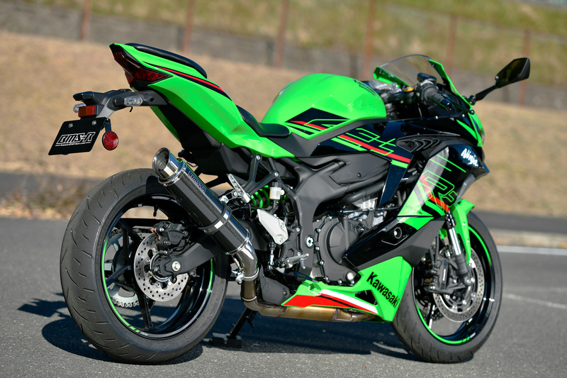 R-EVO2 カーボン スリップオン：ZX-4RR / ZX-4R SE：2023〜：政府認証