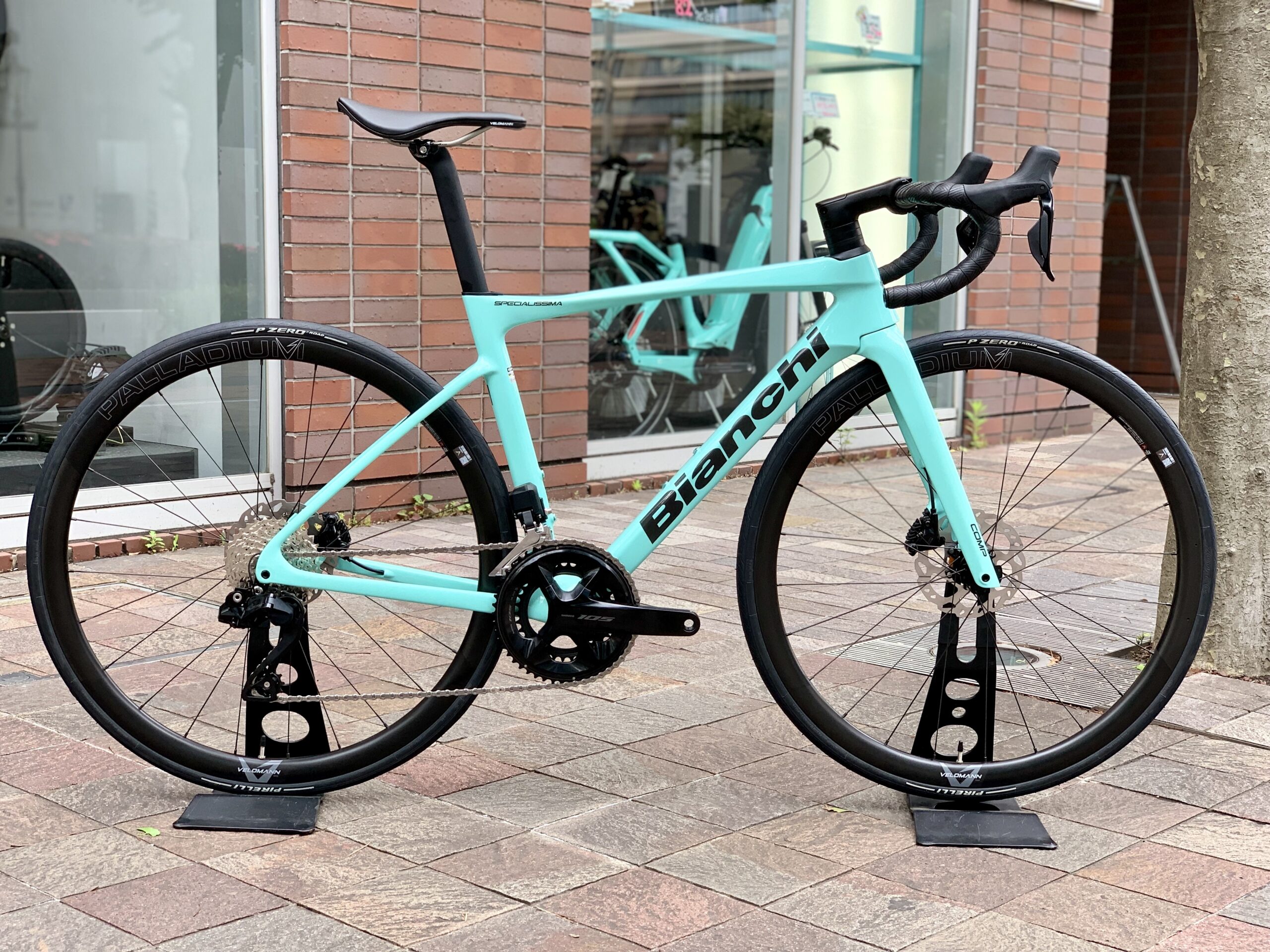 横浜】最新オールラウンドバイク「SPECIALISSIMA COMP」入荷しており