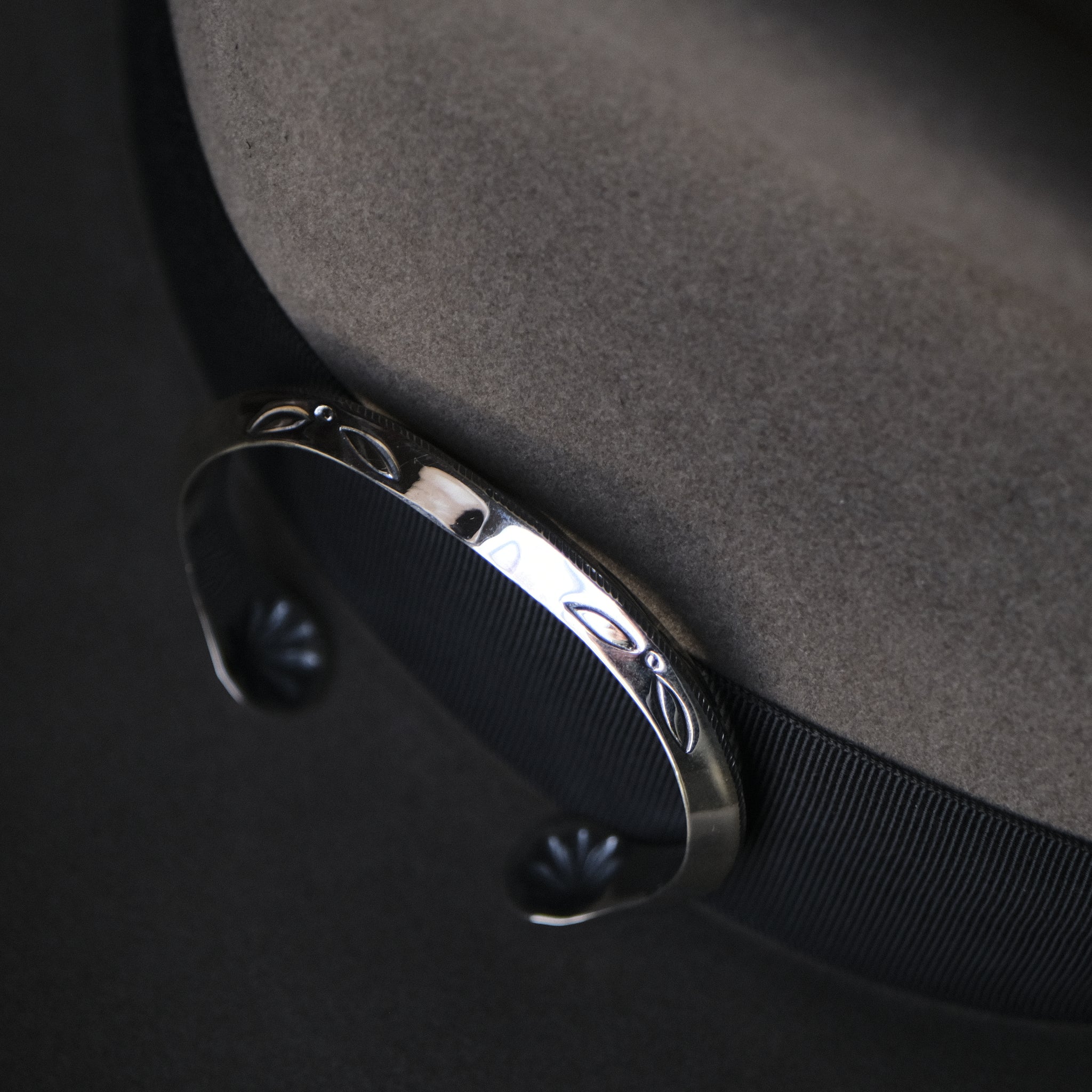 Larry Smith Triangle Side Shell Bracelet – BROGUE