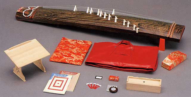 琴 綾杉彫り くり甲 演奏用 13弦 高級 ハードケース付き 箏 和