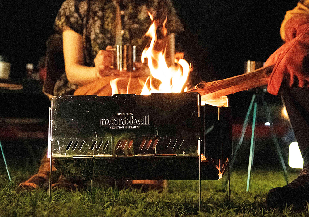 二次燃焼の魅力を体感！ モンベルの本気焚き火台によりコンパクトなS