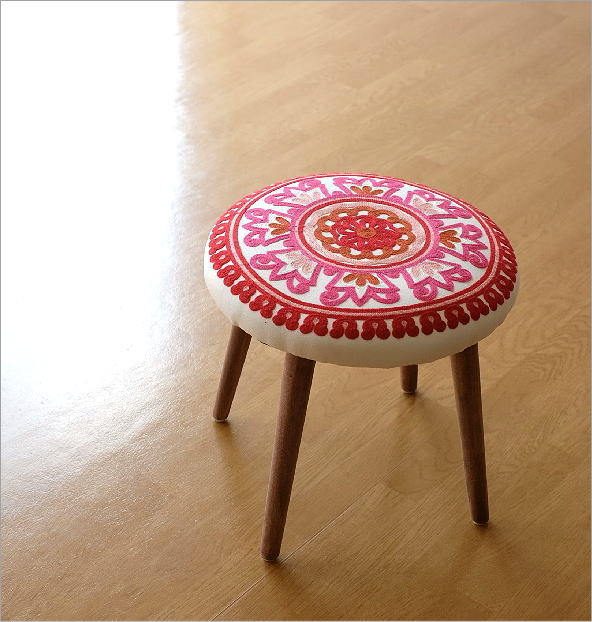 スツール かわいい おしゃれ 刺繍 高さ40cm 低め 木製 可愛い 模様 柄