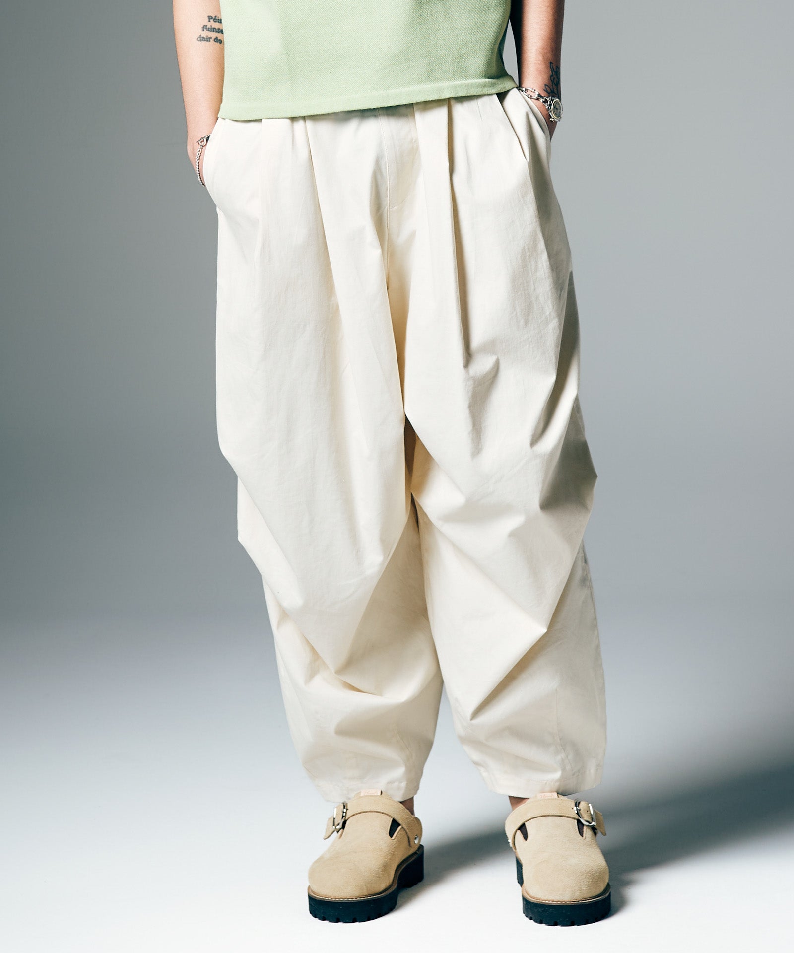 GB0226/P10 : Knee Tuck Color Pants / ニータックカラーパンツ