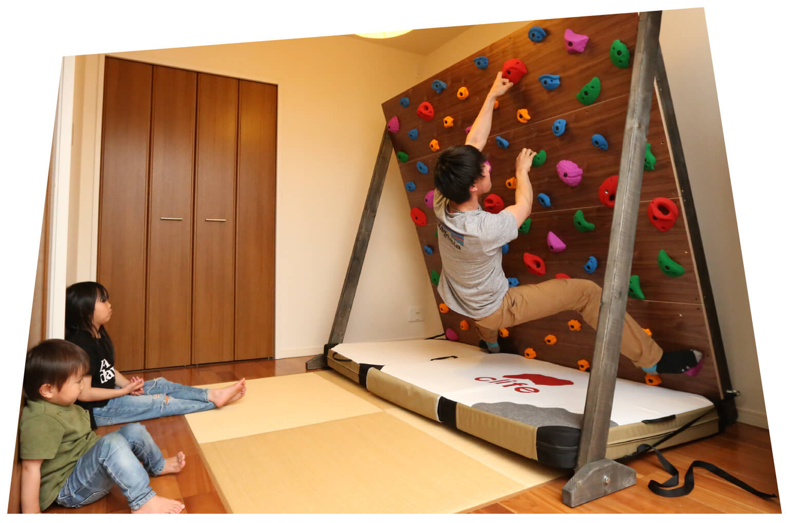 クライマーから子どもまで楽しめる、自宅ボルダリングの決定版、発売開始！