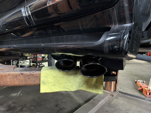 ランドクルーザー200 WALD サイド出しマフラー 交換！｜チューニング