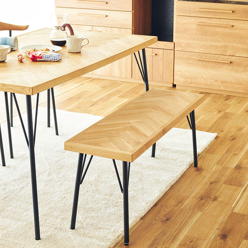 ヘリンボーンパターンのダイニングテーブル(椅子なし)｜ヘリンボーン