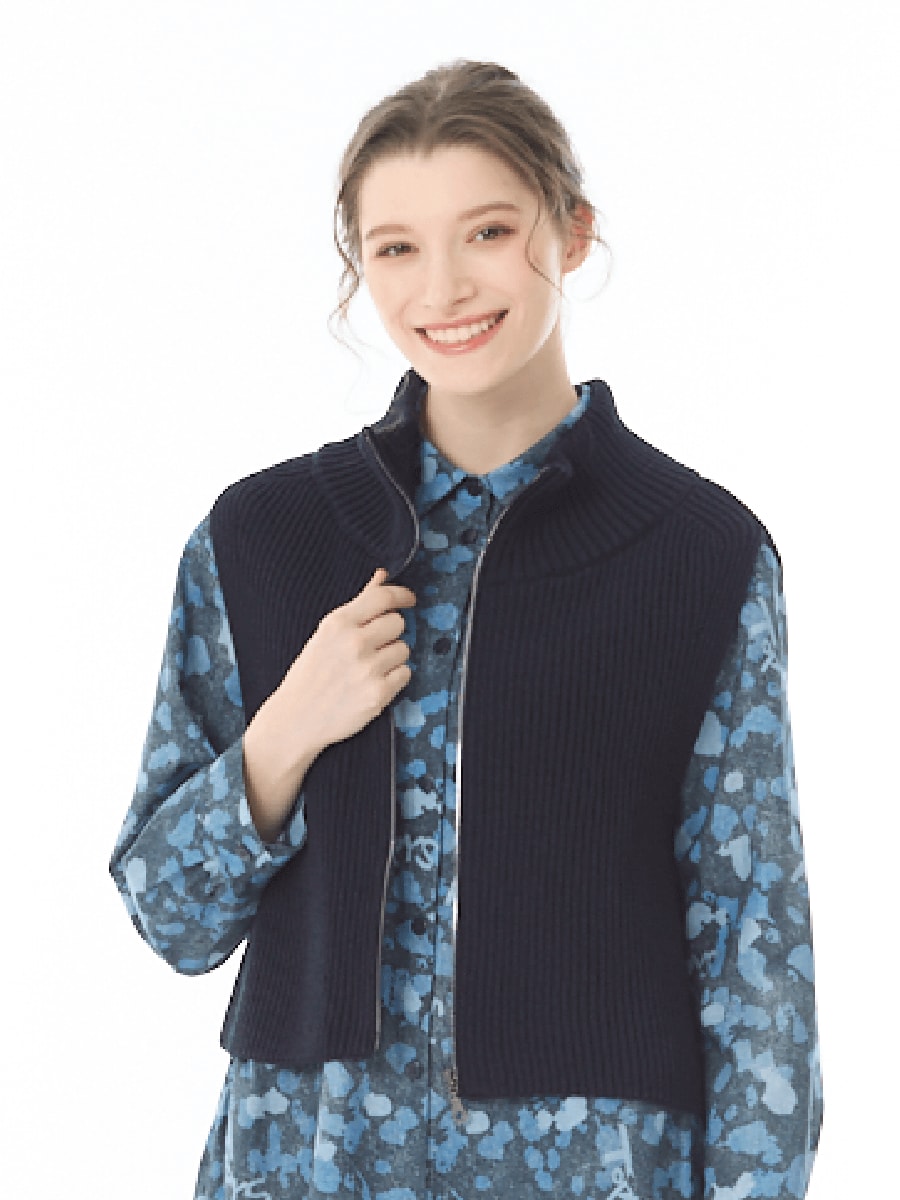 軽量ウール混ニットベスト｜アトリエドール公式オンラインショップ