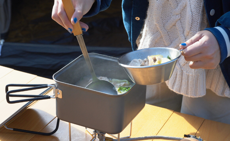 開発裏話】手軽さNo.1キャンプ飯、鍋のポテンシャルを最大限に引き出す