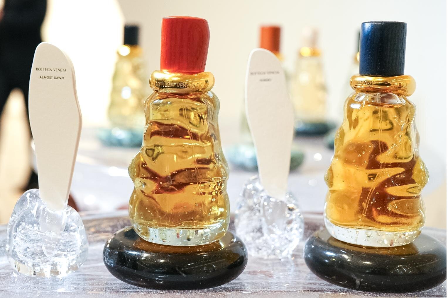 ボッテガ・ヴェネタの25年冬香水「メッツァノッテ」ウッドノートを