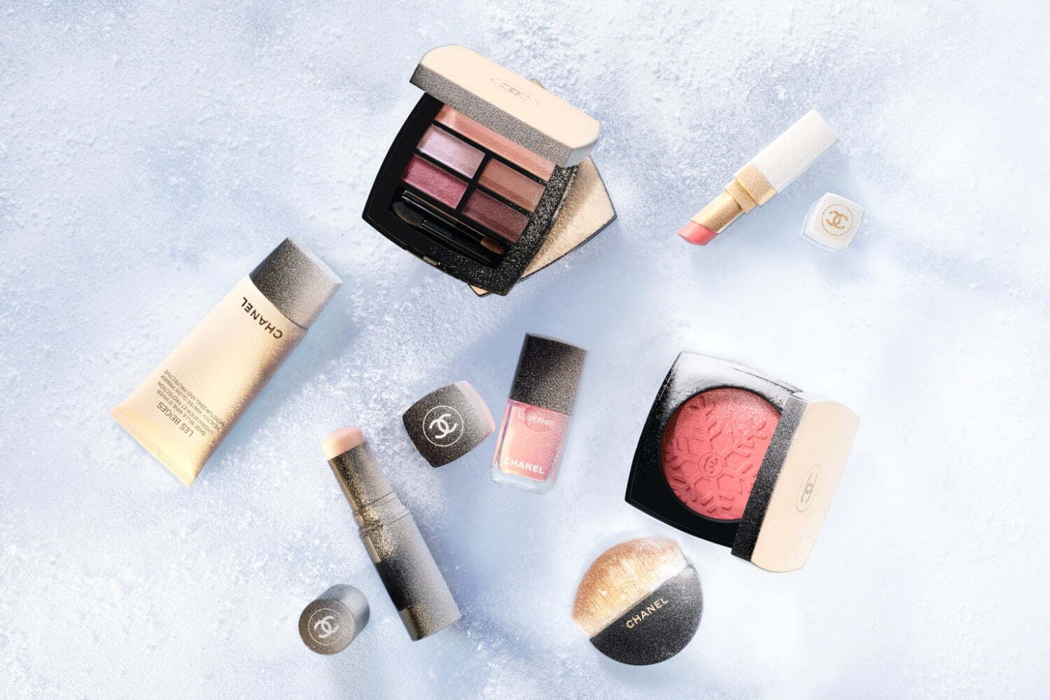 シャネル「レ ベージュ」24年新春コスメ、クールトーンのピンク系