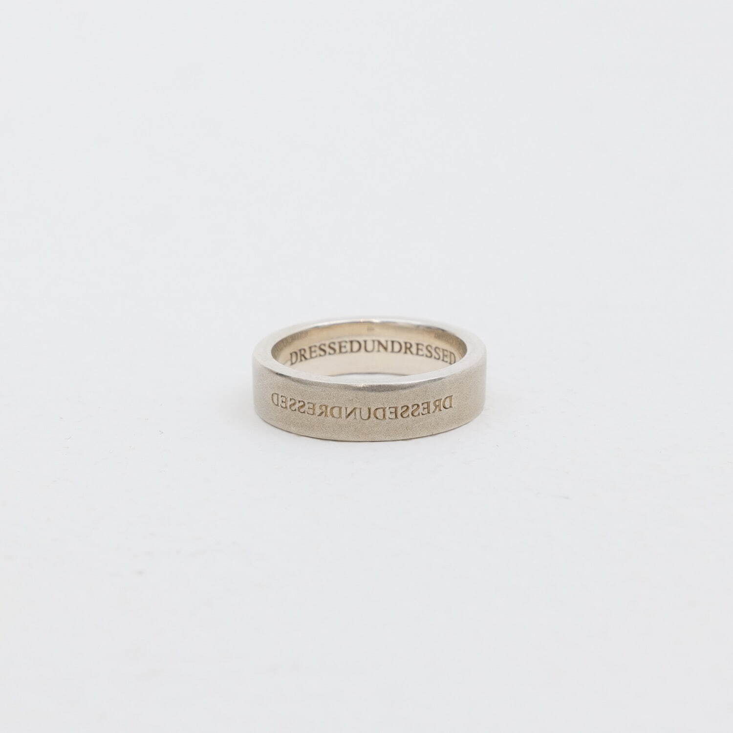 ドレスドアンドレスド“無を示す”ウォッチ型ブレスレット、西武渋谷店で