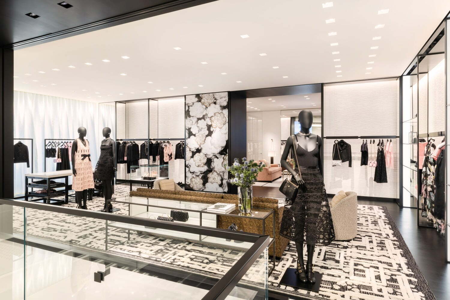 シャネルの“国内最大級”新ブティック、福岡天神のワンビルにオープン
