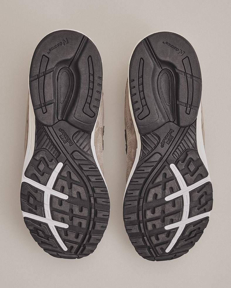 ニューバランス×ジョウンドのコラボスニーカー「993」ブラウン基調の