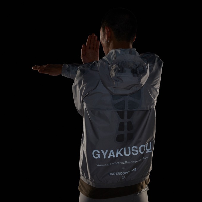 ナイキ×アンダーカバー高橋盾「GYAKUSOU」新作ランニングジャケット