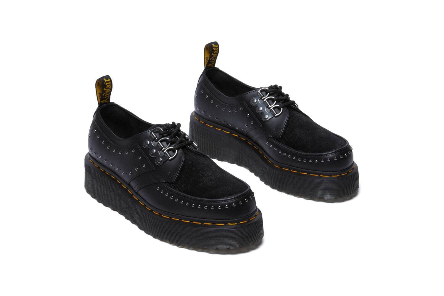 ドクターマーチンの厚底クリーパーシューズ、ガンメタルバックル