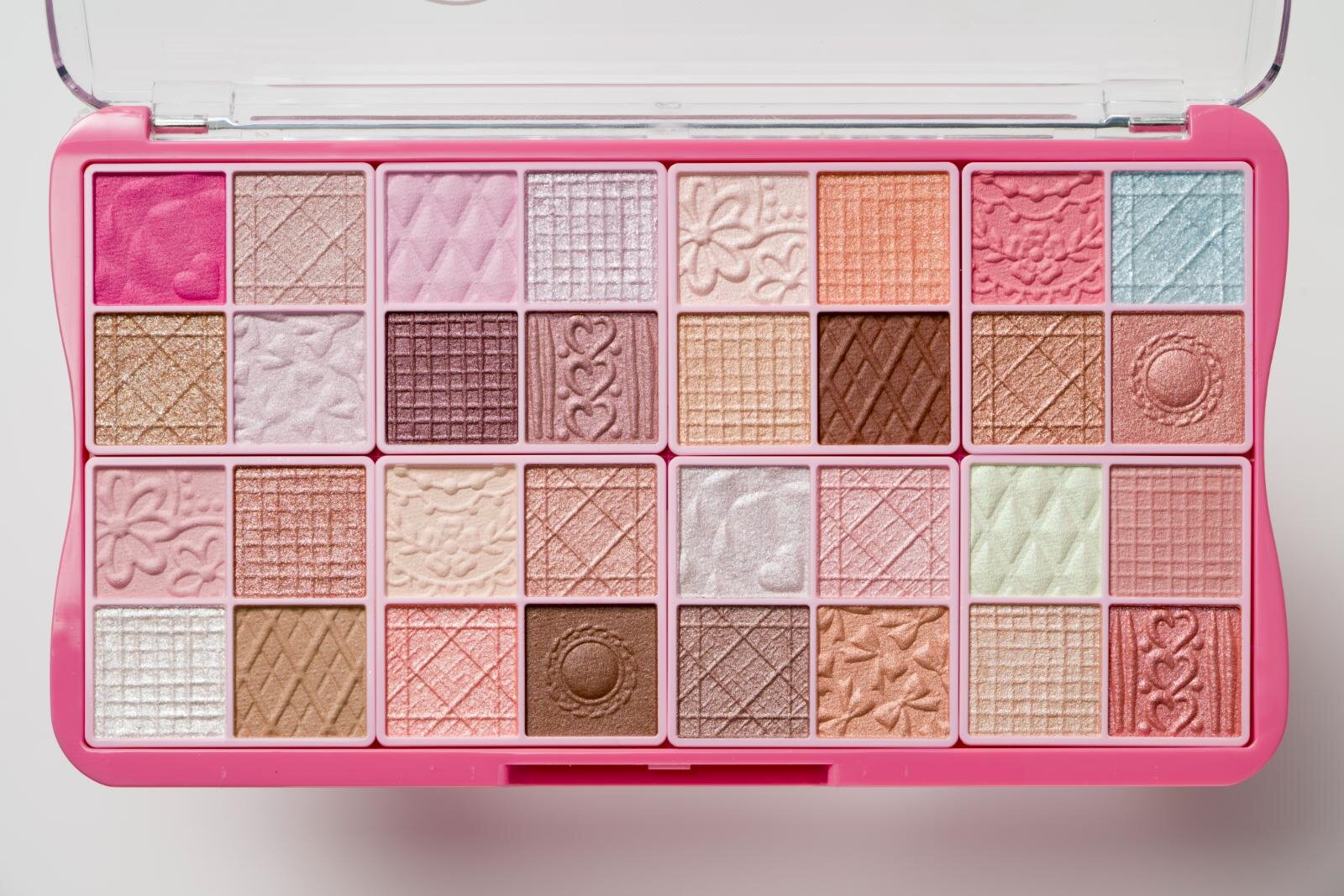 キャンメイク2025年冬コスメ、ギャル＆バブリーメイクも楽しめる全32色