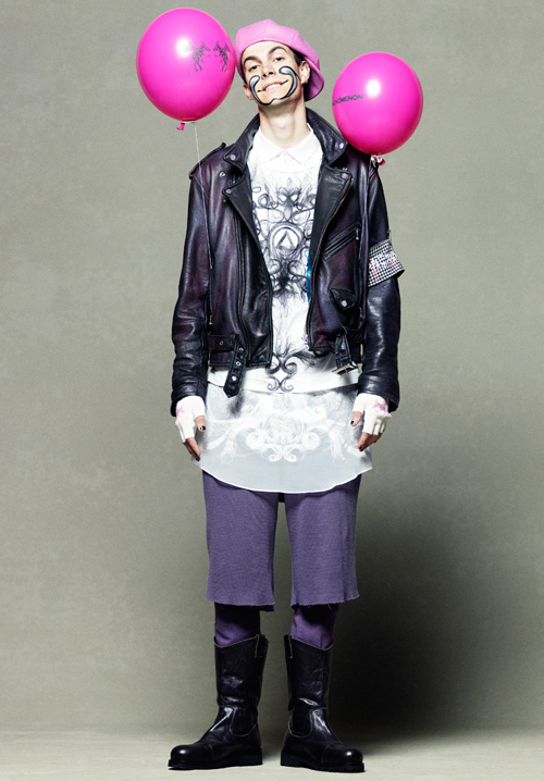 ハッピーで物悲しい道化師」フェノメノン(PHENOMENON)、2011-12年秋冬