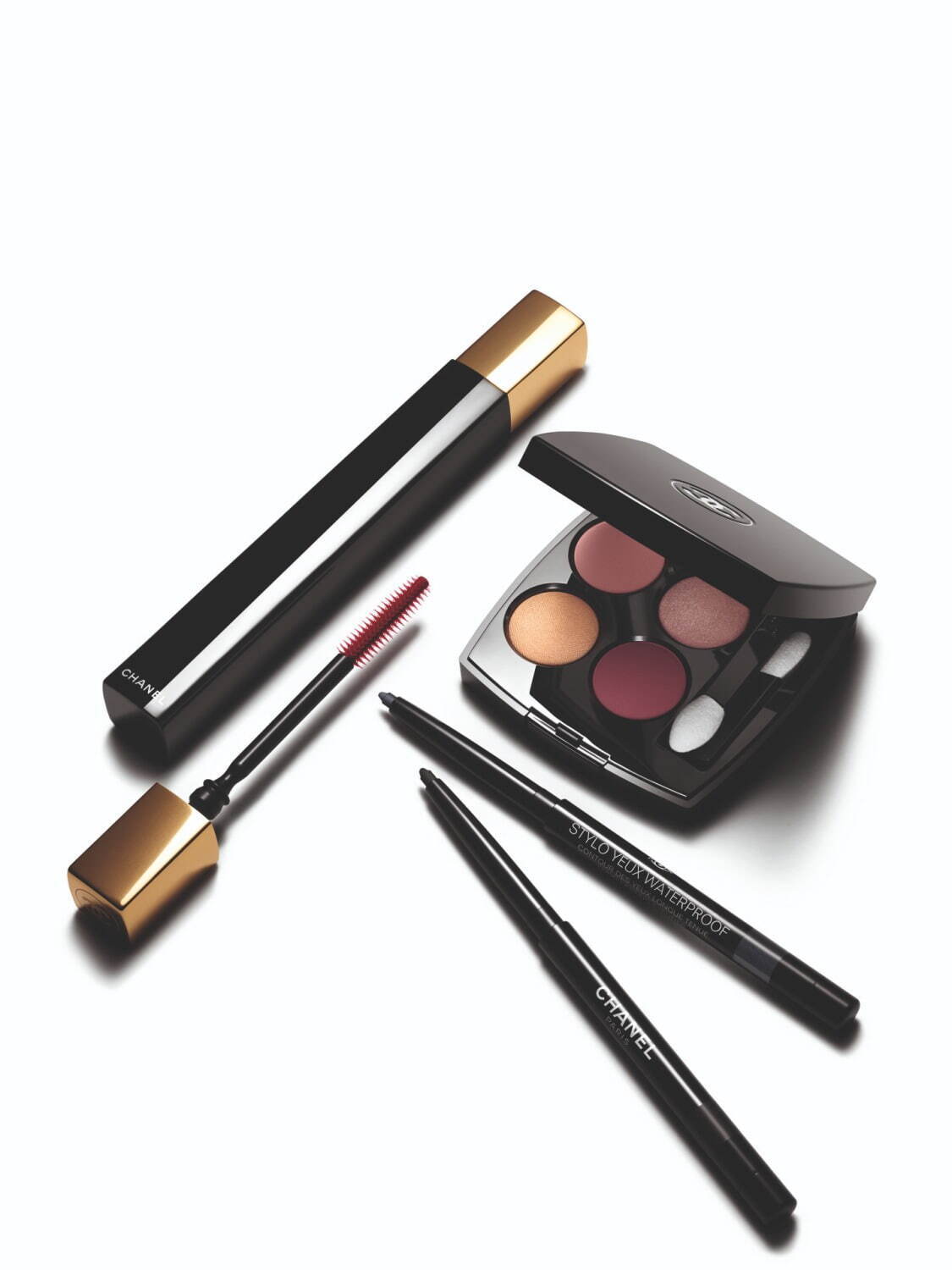 シャネル“忍ばせレッド”のマスカラ「ヌワール アリュール」22年秋誕生