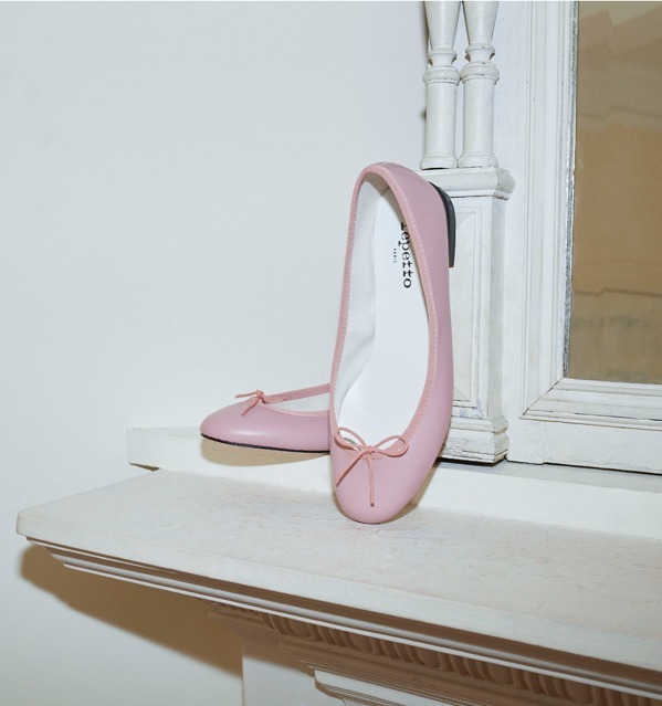 レペット「ブラック＆ピンク」の22年秋冬バレエシューズ、コスチューム