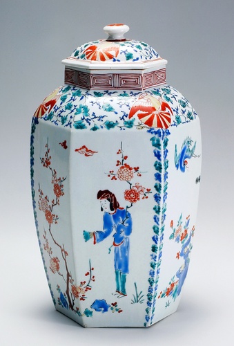 色絵人鶴文六角型壺 | 柿右衛門様式 | 収蔵品詳細 | 作品を知る | 東京