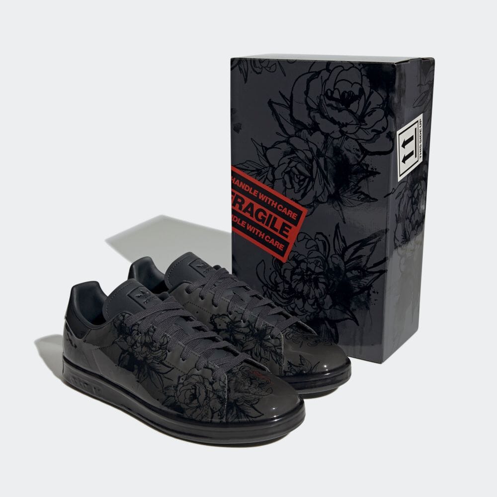 国内 11/25 発売】中国の磁器にインスパイアされた アディダス