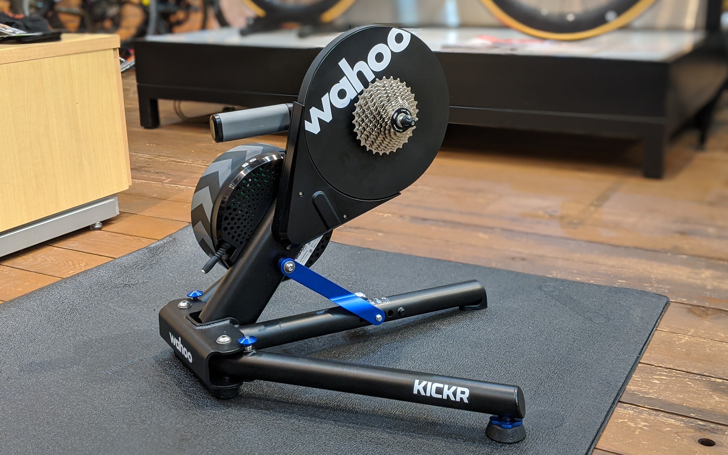 インドアサイクリングのすゝめ。直送も可能なWAHOO KICKRシリーズのご