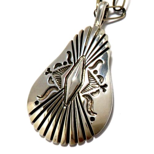 Jennifer Curtis（Navajo)作 ペンダント インディアンジュエリー