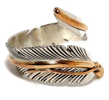 Harvey Mace（ハービー・メイス）作の フェザー型のリング