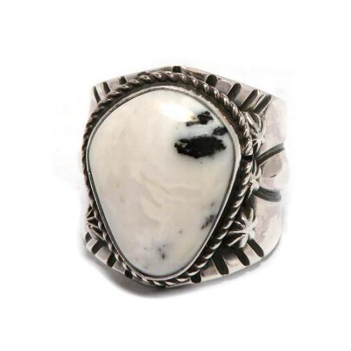 ホワイトバッファロー リング ナバホ族製作の ホワイト系 インディアン