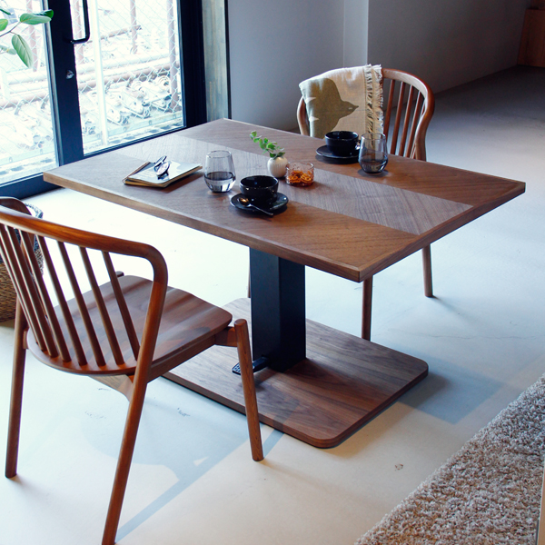 こだわりの詰まった木製ダイニングテ ダイニングテーブル｜ダイニング