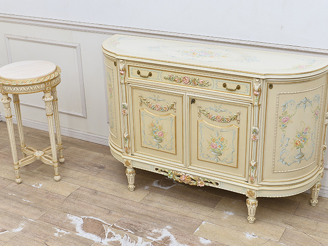 家具買取】イタリア製ロココ調の飾り台＆サイドボード｜買取価格50,000