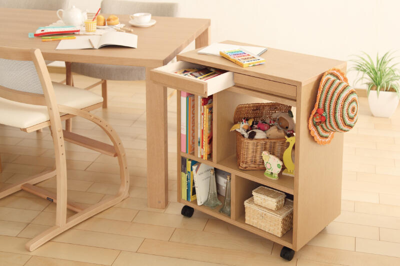 リビングでも子ども部屋でも！カリモクの椅子と収納家具でおうち学習の