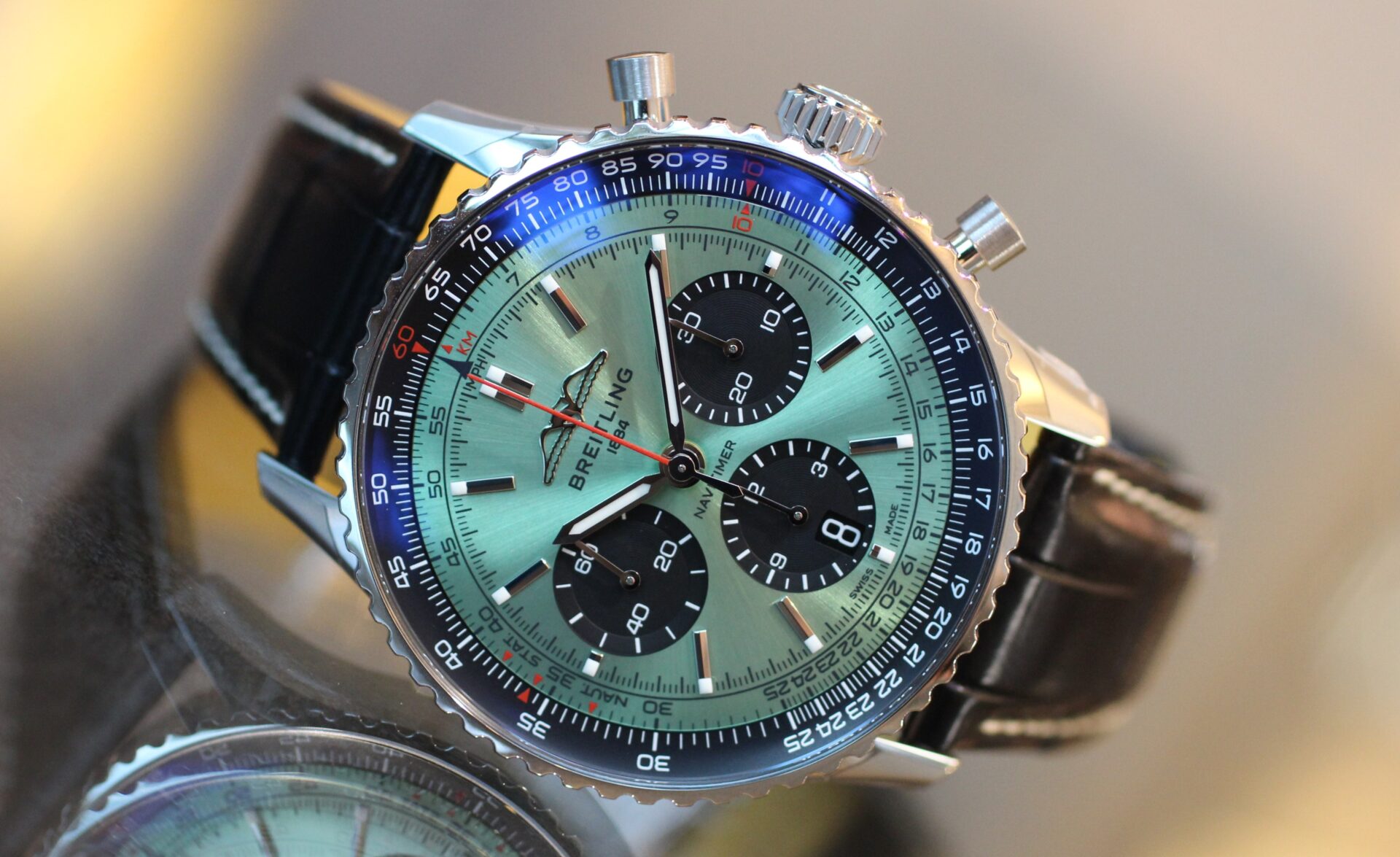 ブライトリング】ミントグリーンが美しいブティック限定の ナビ