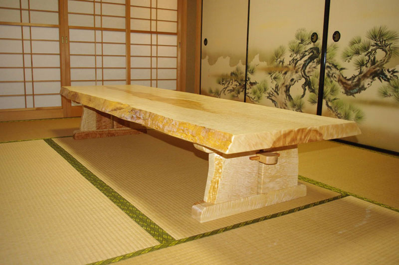 極上杢栃（トチ）無垢一枚板座卓：ダイニングテーブルや手作り家具の