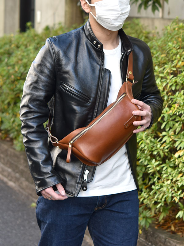 メンズ・レディース問わず人気の横型レザーボディバッグ / 革鞄のHERZ