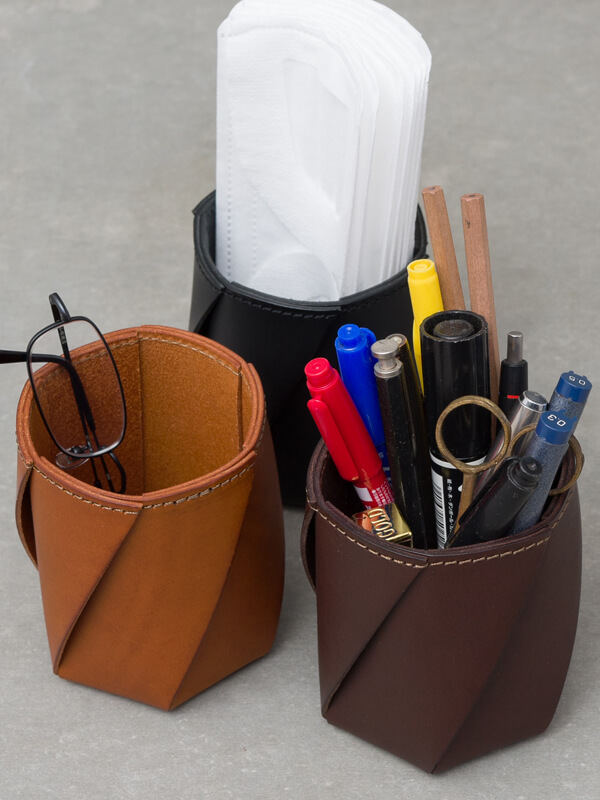 スムースなイタリアンレザーで作る六角形のペン立て / 革鞄のHERZ