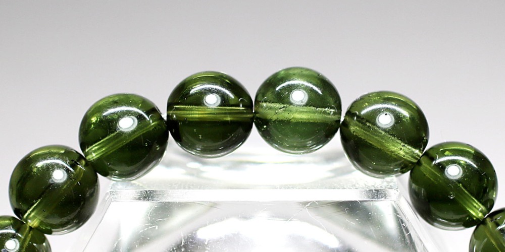 高品質+]天然モルダバイトブレスレット（約10mm玉・鑑別書付） - 埼玉