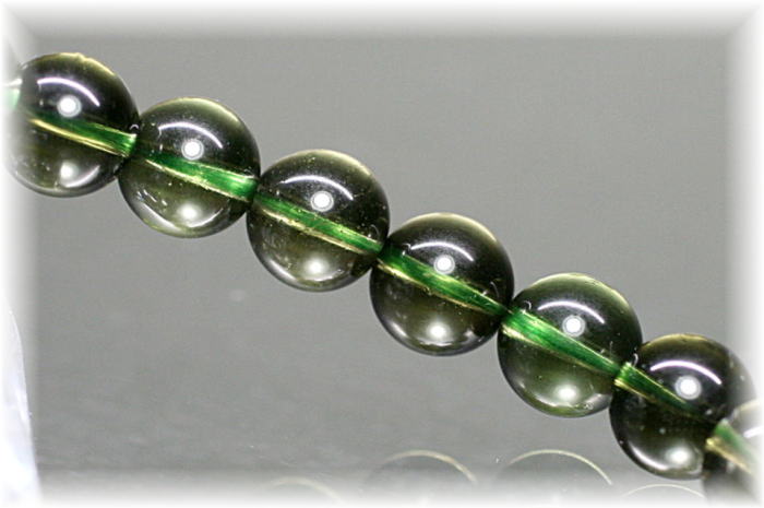 高品質]天然モルダバイトブレスレット（約8mm玉・鑑別書付） - 埼玉県