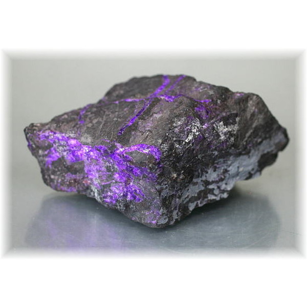 南アフリカ産]スギライト原石 - 埼玉県吉川市の天然石専門店・水晶