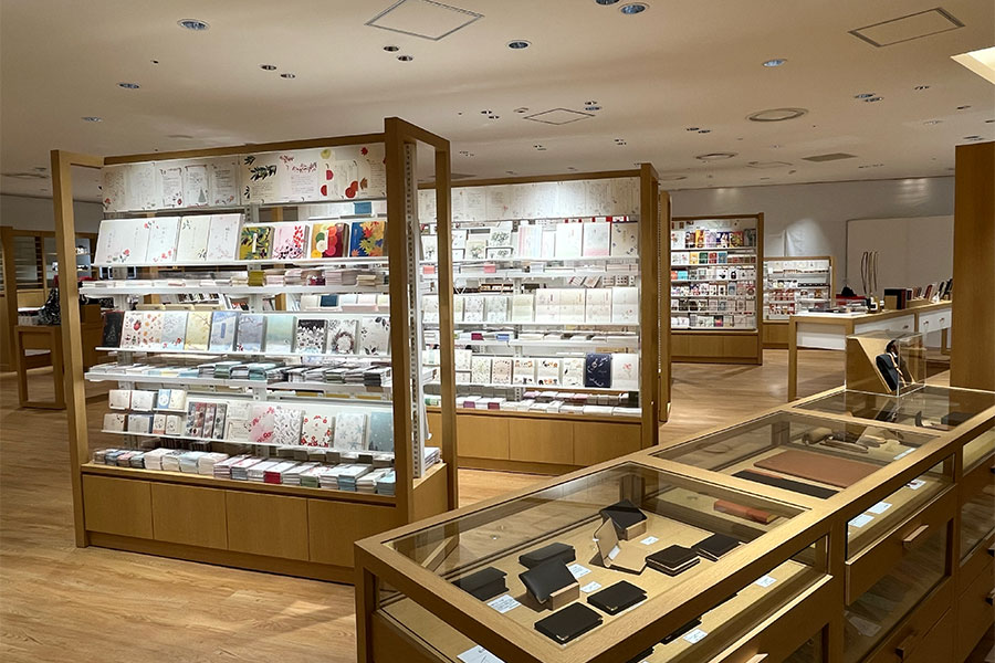 阪急に新たな大型文具店、デジタル社会の今…若年層に「高級シャーペン