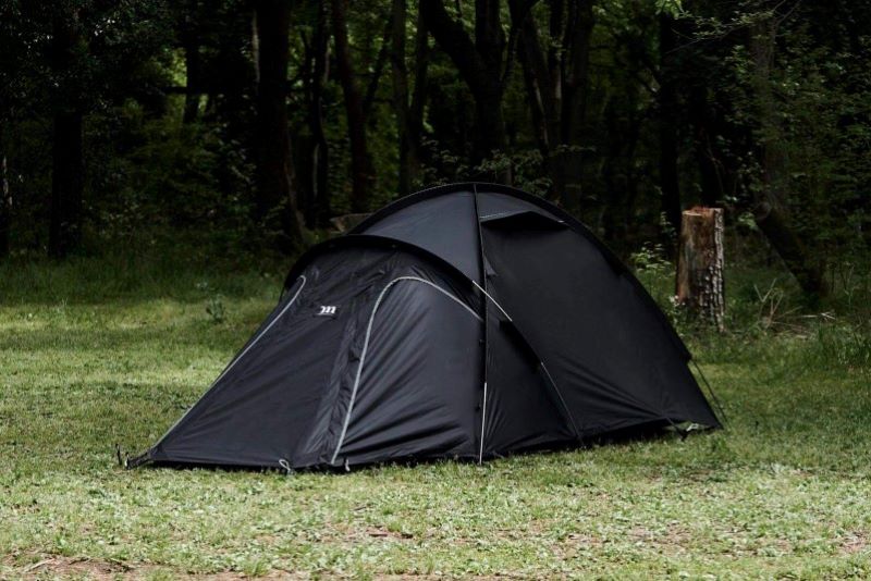 デザインも機能もクール！猛暑のキャンプで使いたいブラックテント14選