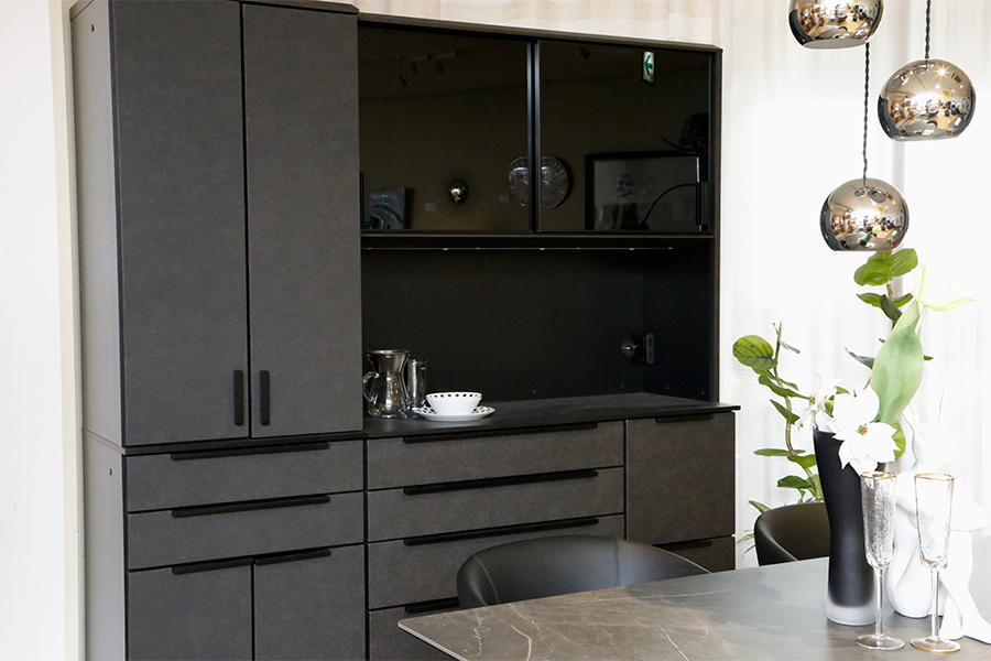 ブラックカラーが印象的 ダイニングボード - 食器棚・キッチンボード