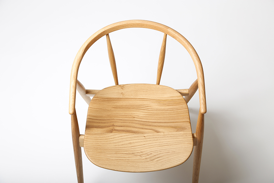 オーク無垢材の曲線美 小林幹也デザイン TRUNK2 ダイニングチェア 天然