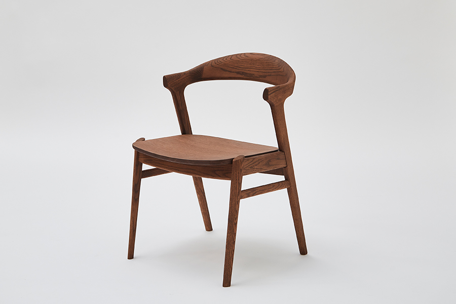 go（ゴウ）アームチェア OAK ブラウン（板座） - ダイニングチェアの