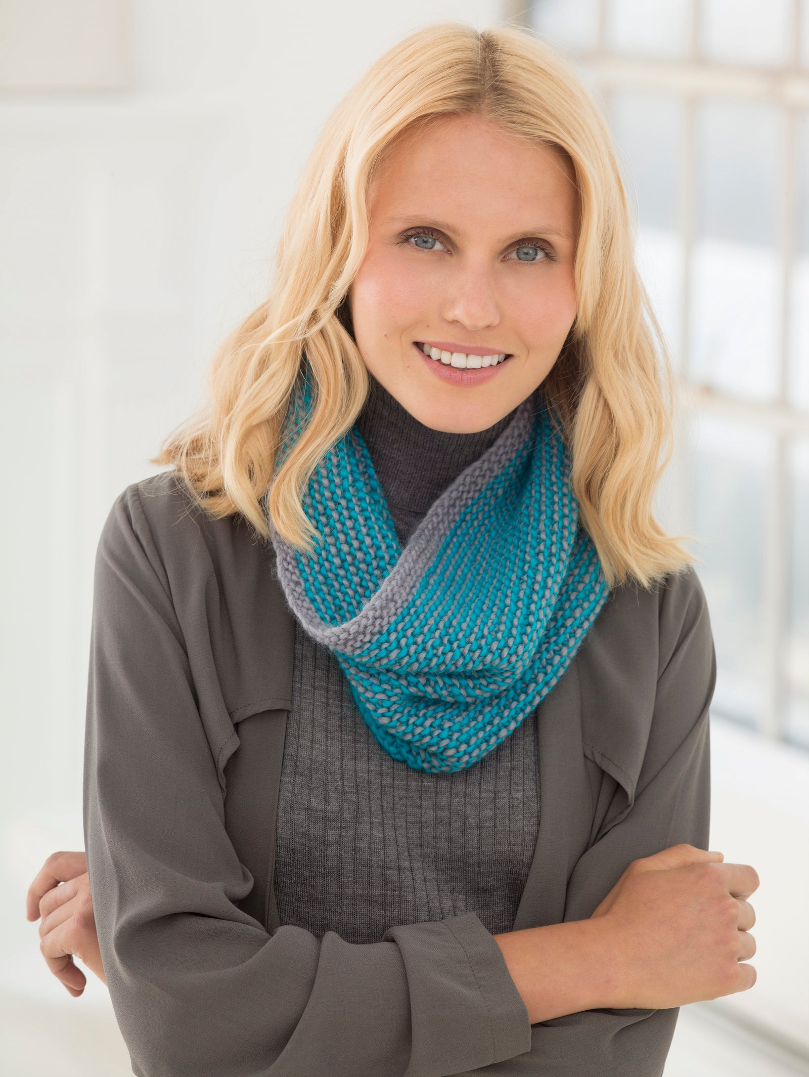 Two Color Neck Warmer (Knit) – Lion Brand Yarn