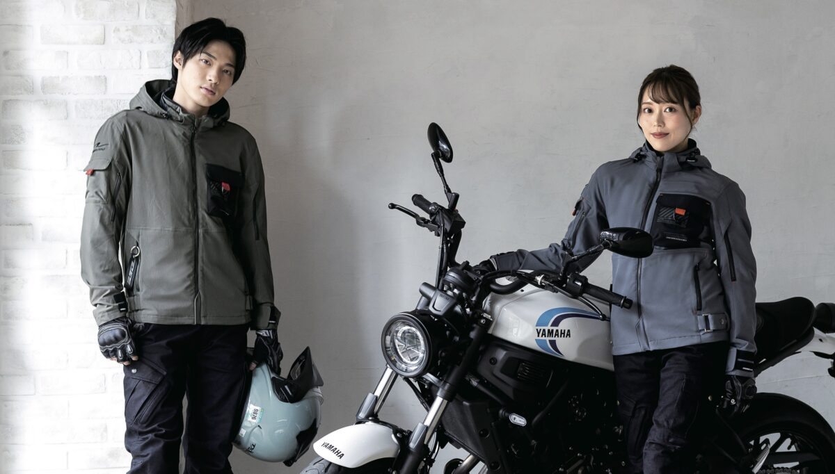軽い着心地のストレッチ素材 ラフ&ロードの新作バイク用パーカーが便利