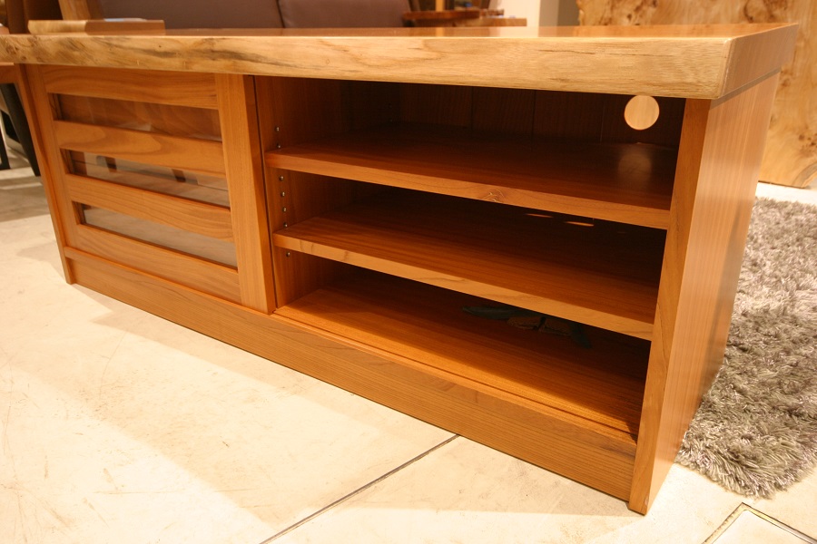 天然木 東京 新宿 東五軒町店展示 欅（けやき・ケヤキ）材 一枚板